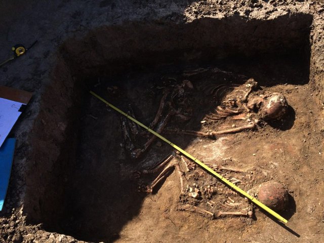 Парное погребение эпохи бронзы (ямная культурно-историческая общность), раскопки 2016 г.